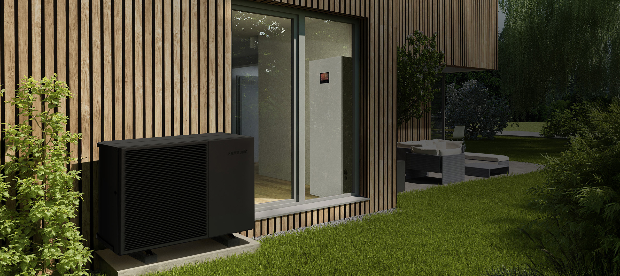 MTF Shop Samsung Klimaanlage Wärmepumpe Österreich | Moderne Samsung EHS Monoblock DVM-VRF Quint Bespoke AI Luft-Wasser-Wärmepumpe in Anthrazit vor einer Holzfassade im Garten – effiziente Heizlösung für stilvolle Ein- und Mehrfamilienhäuser.